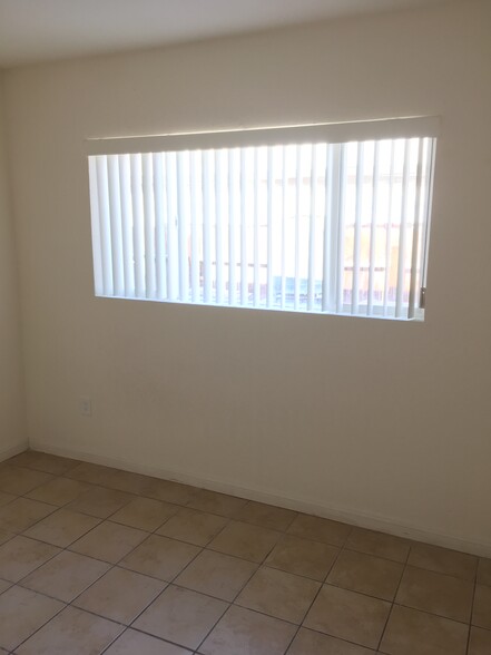 Building Photo - 1508 W Orange Avenue