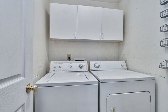 Building Photo - 11430 Wiltstaff Dr