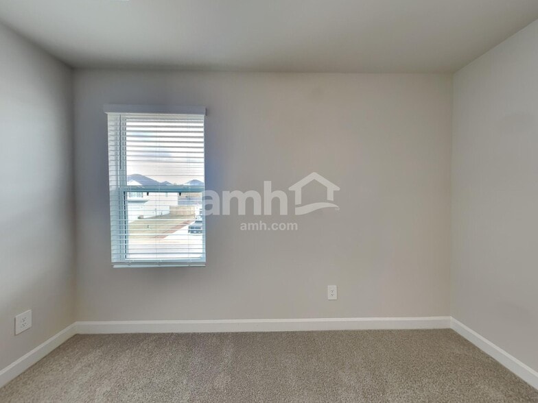 Building Photo - 210 Granby Trl