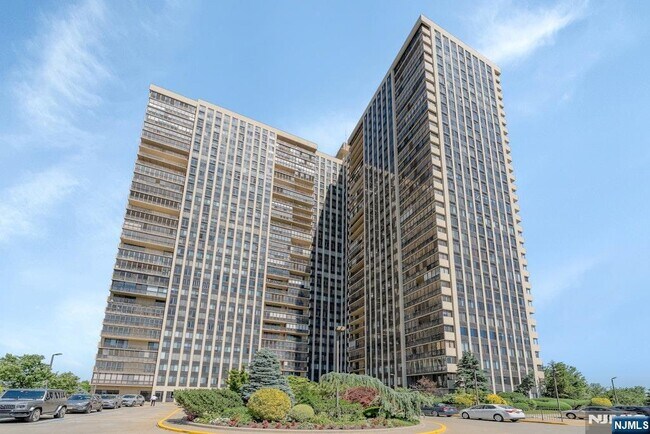 Building Photo - 200 Winston Dr
