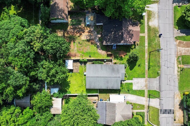 Building Photo - Great location in Five Points Area!