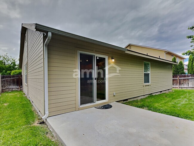 Building Photo - 4418 N Alester Ave