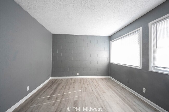 Building Photo - "Charming 2-Bedroom Retreat in Indianapoli...