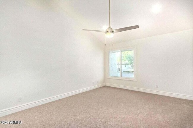 Building Photo - 1530 S River Dr