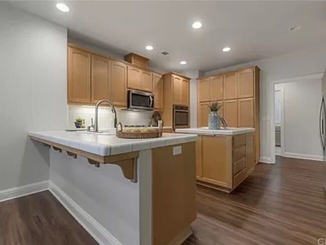 Building Photo - This fabulous 3bd/2ba plus office home sits on a large lot!