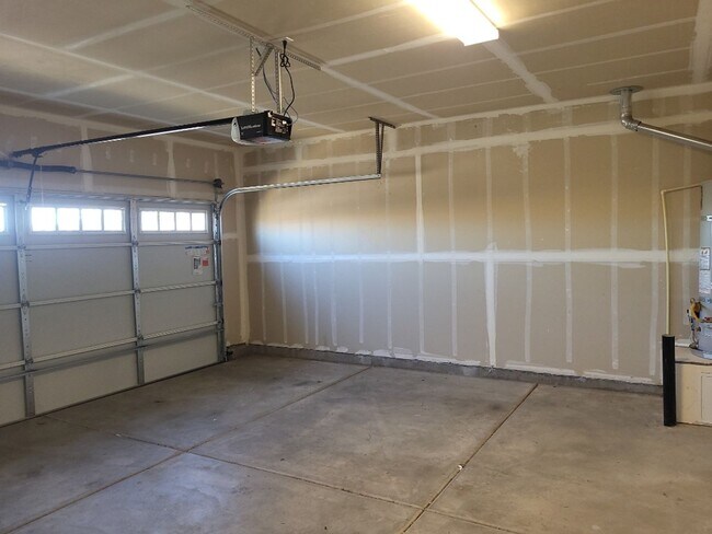 Building Photo - 1044 Big Rock Loop