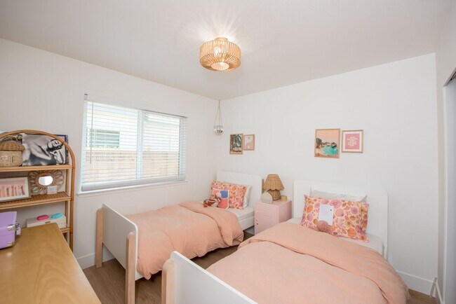 Building Photo - Remodeled South Huntington Beach Home