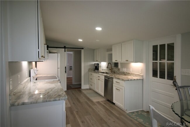 Building Photo - 5245 S Covewood Terrace