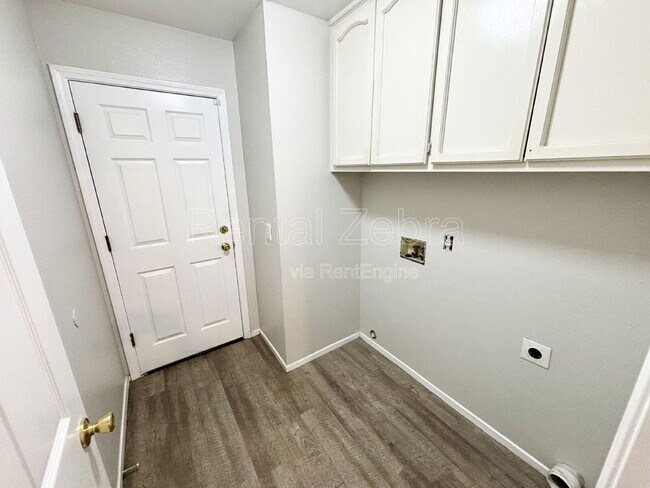 Building Photo - 1861 Creekside Dr