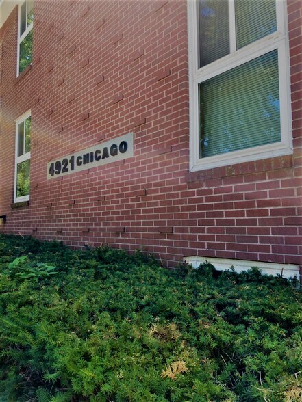 Chicago Street Building - 4921 Chicago St