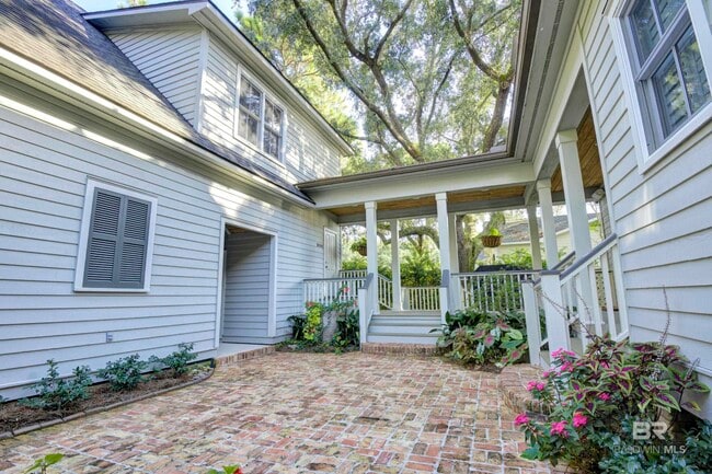 Building Photo - 14425 Scenic Hwy 98