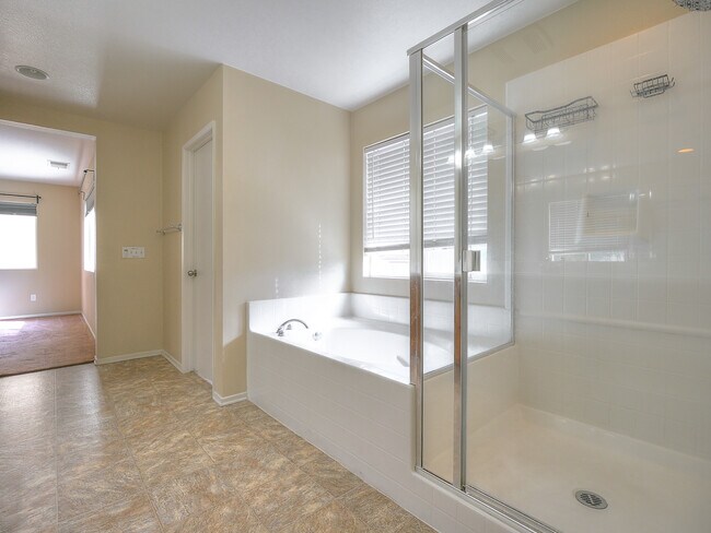 Building Photo - 34212 Woodmont