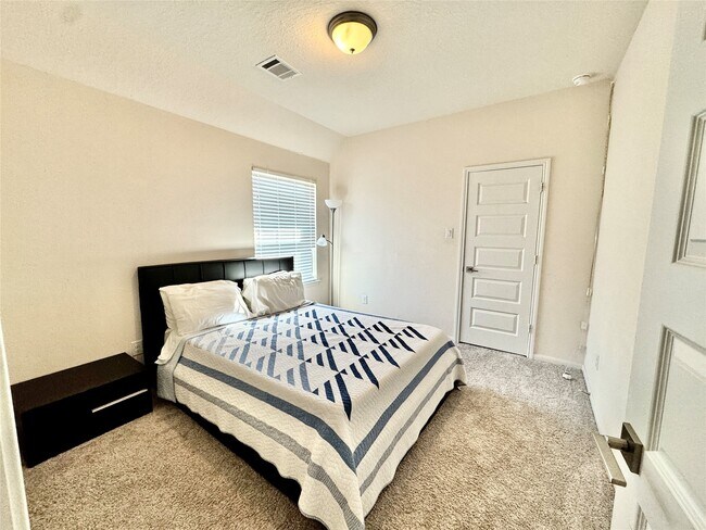 Building Photo - 16803 Bark Cabin Dr