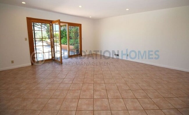 Building Photo - 160 Kaden Dr