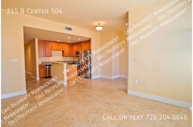 Building Photo - 215 Center St