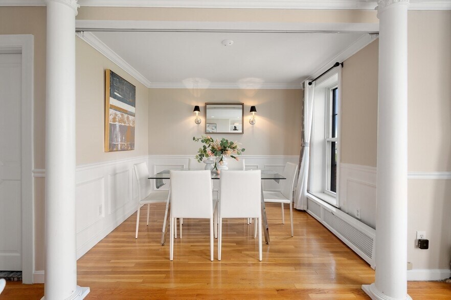 Building Photo - 458 Beacon St