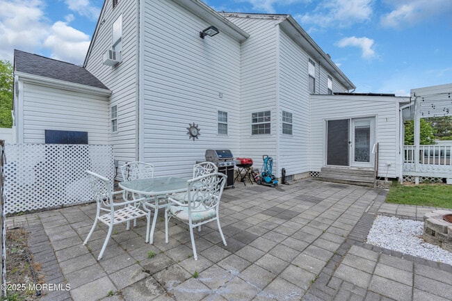 Building Photo - 210 Wingate Ct