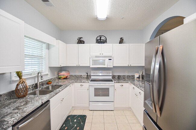 Building Photo - 5825 Catalina Dr