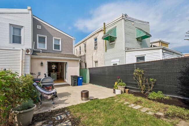 Building Photo - 1329 Marlborough St