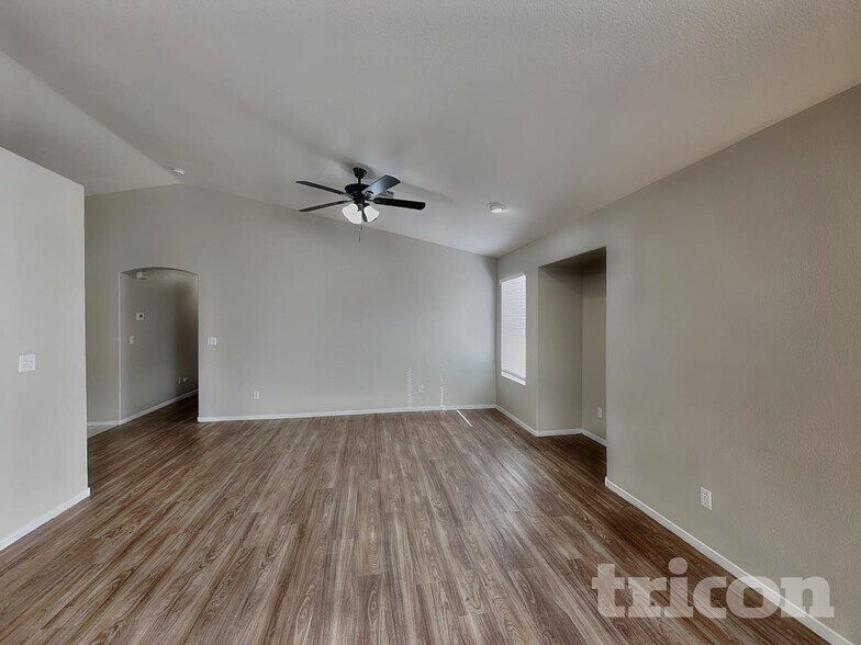 Building Photo - 5044 N Vista Del Rancho Way