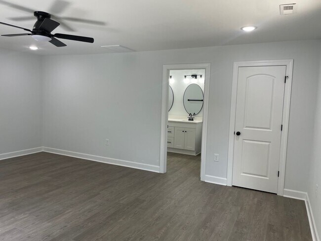 Building Photo - NEWLY REMODLED 3 BED, 2 BATH BRICK HOME LOCATED IN ASHEBORO! $1,750 RENT $1,750 DEPOSIT