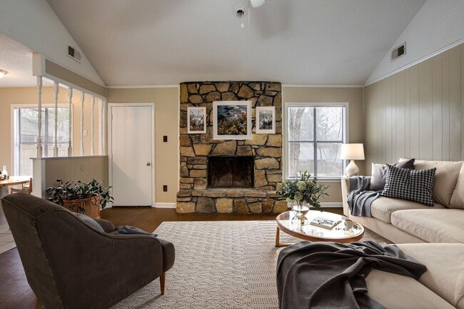 Building Photo - 5635 Crievewood Dr