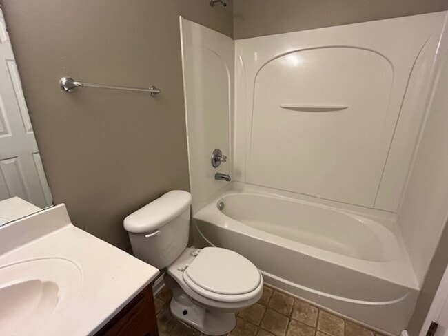 Building Photo - Renovated 3 Bedroom 3 Bath Townhome for Rent!