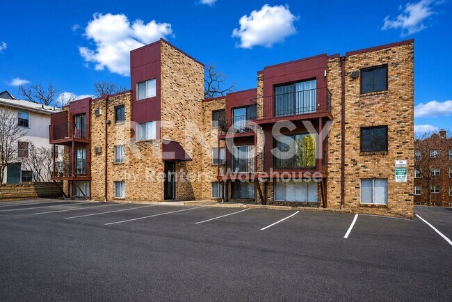 Building Photo - 520 Ridgewood Ave