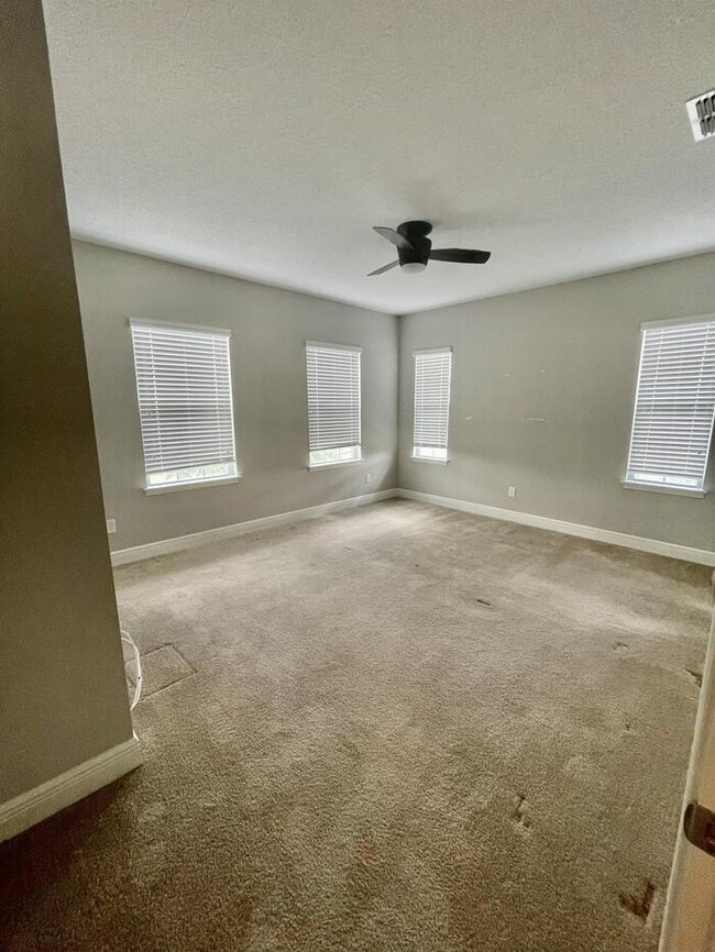 Building Photo - 15621 Honeybell Dr