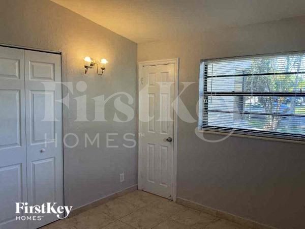 Building Photo - 1501 NW 16th Ln
