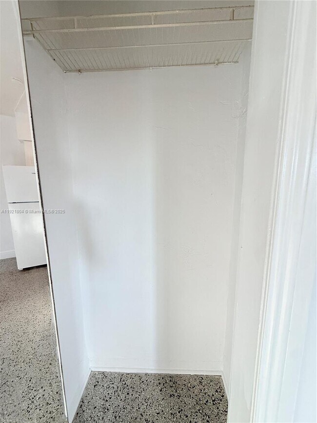 Building Photo - 322 NE 6th St