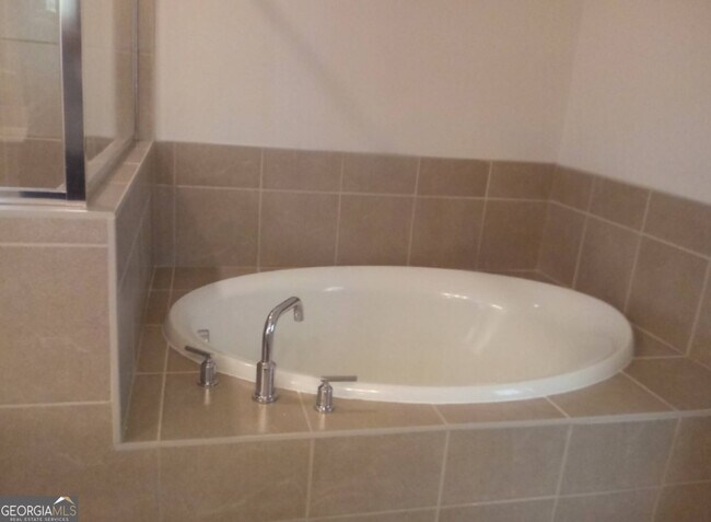 Building Photo - 124 Vivian Ln