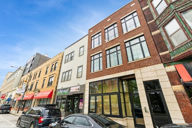 Primary Photo - 3242 N Clark St