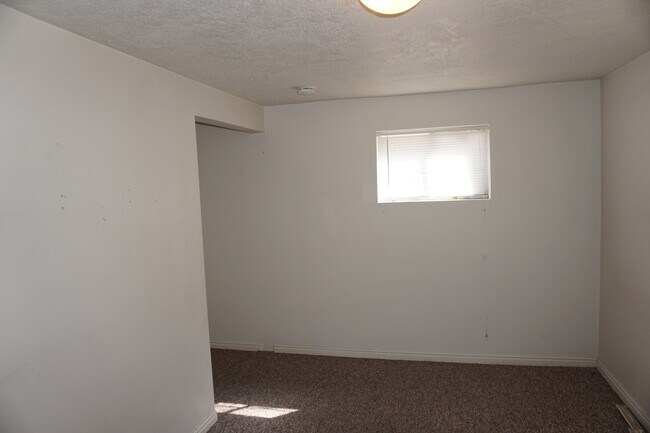 Building Photo - 3543 Valley Heights Dr