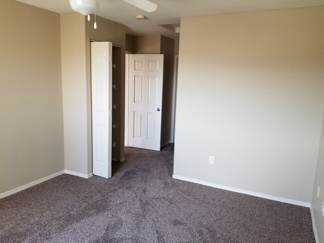 Building Photo - **HCVP CONSIDERED** COZY 2 BED 2 BATH COND...