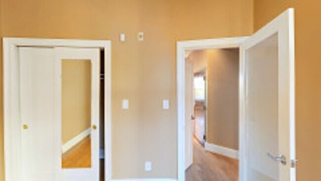 Building Photo - Renovated Bay Village  2 Bed on Cortes Street for June 1st