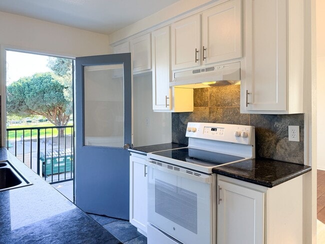 Building Photo - Ventura | 2 Bed + 1 Bath | Shenandoah Penthouse