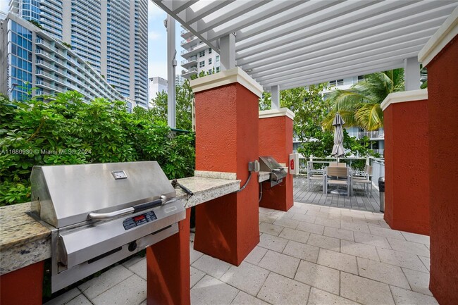 Building Photo - 1155 Brickell Bay Dr