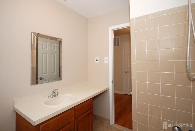 Building Photo - 7 Gardenia Ct