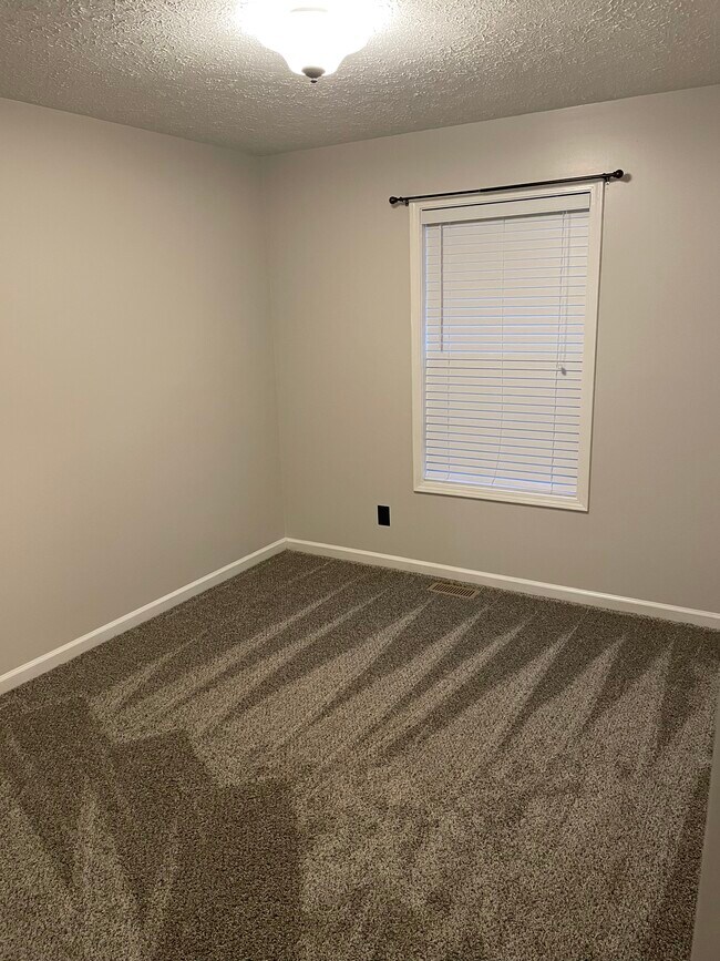 Building Photo - 2203 Ladd Dr