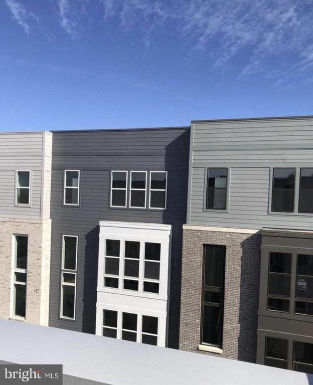Building Photo - 13390 Sherwood Park Ln
