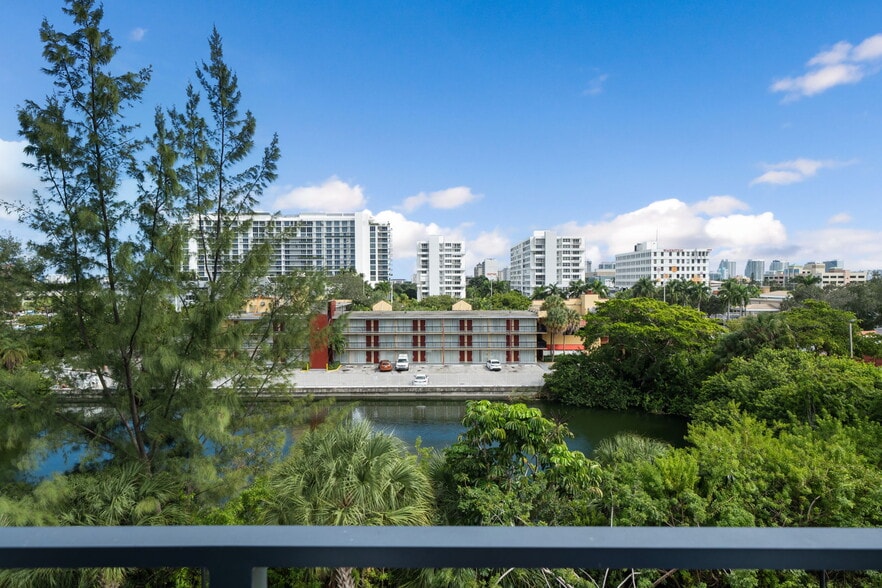 Building Photo - 1034 NE 18th Ave