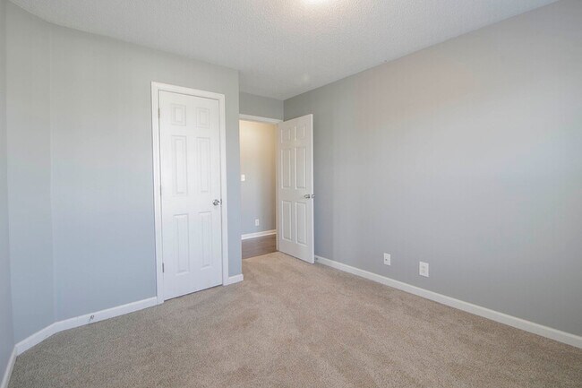 Building Photo - 205 Ruf Dr