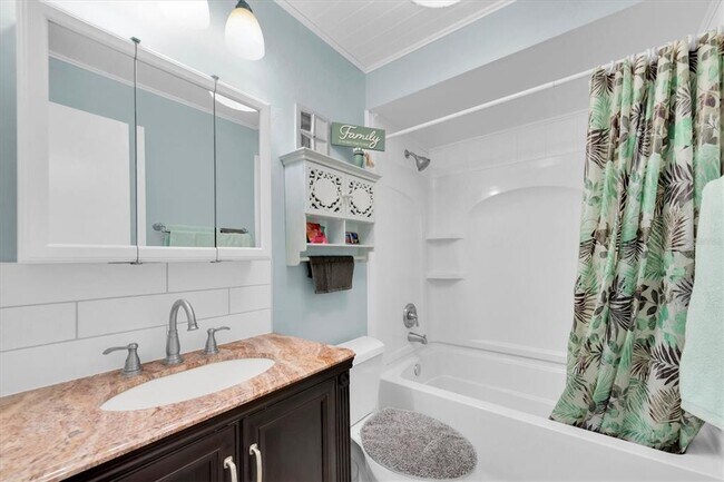 Building Photo - 10032 65th Ave N