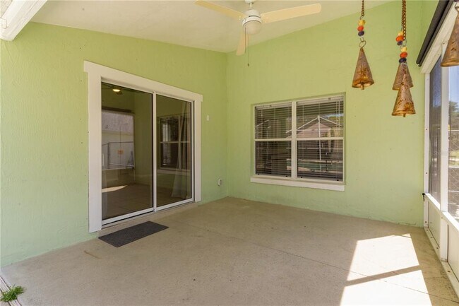 Building Photo - 40045 Palm St