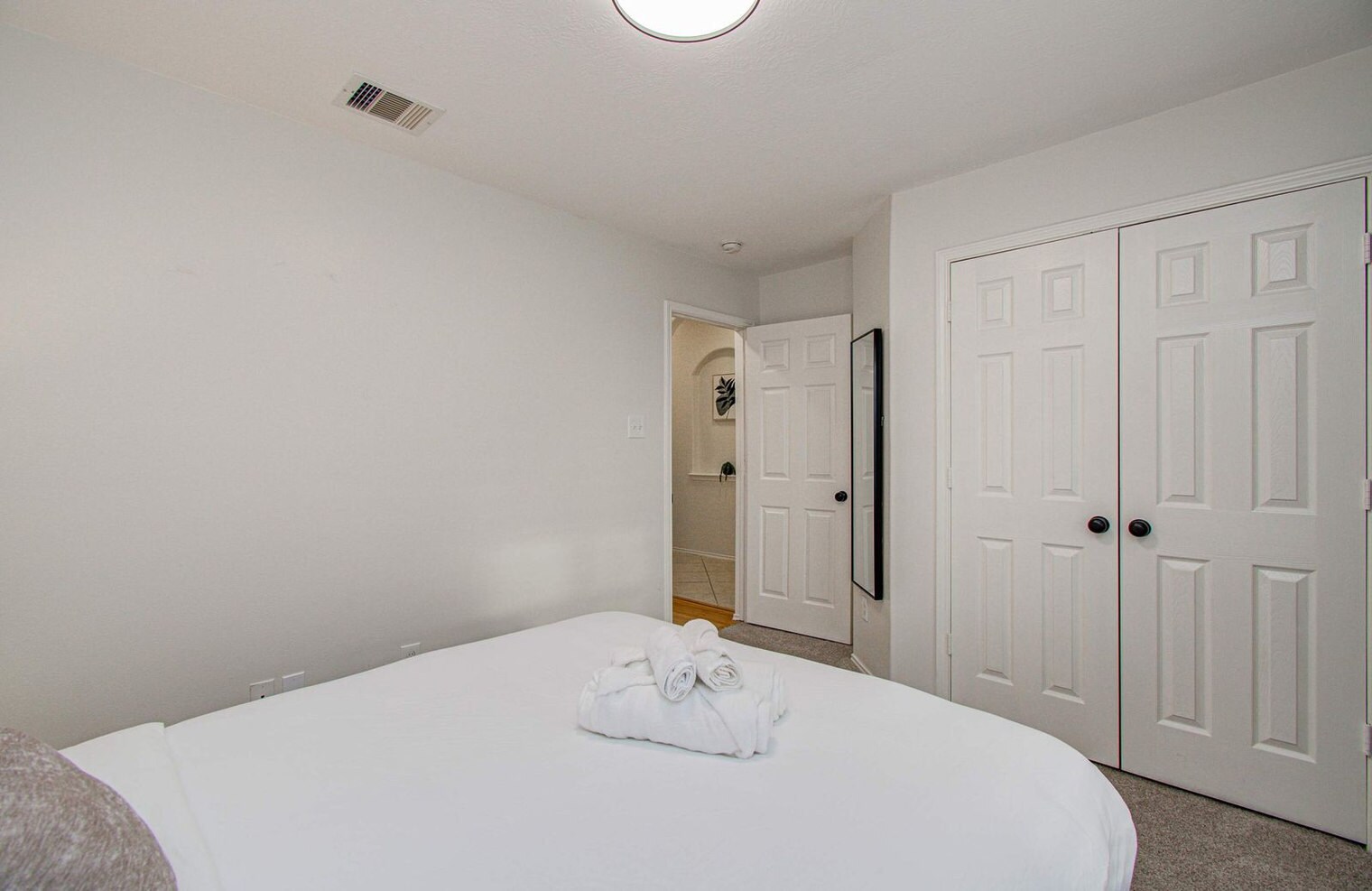Building Photo - 7207 Crescent Mills Dr