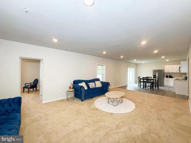 Building Photo - 6717 Glenhurst Dr