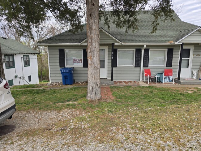 Building Photo - 313 Shadowrock Dr