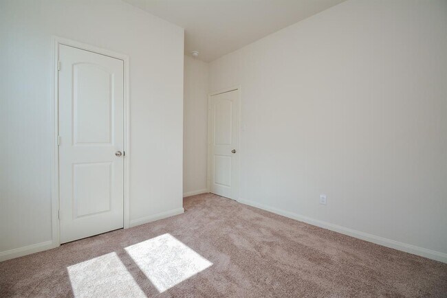 Building Photo - 569 Amberwood Pk Dr