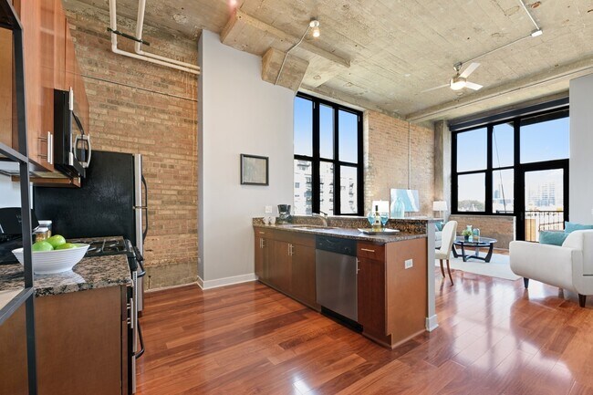 Building Photo - 320 E 21st St